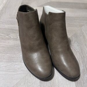 Grey Taupe Ankle Booties Size 6.5 Low Heel Zip Booties Neutral Spring Shoes